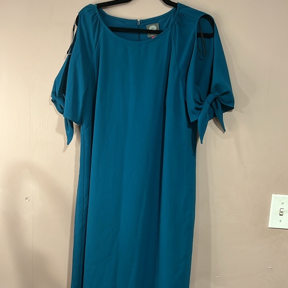 Vince Camuto - Picture 2 of 2